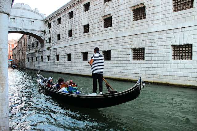 Best trips for valentine's day- Ultimate guide for lovers 2023_6_7_Venice, Italy_Gondola ride